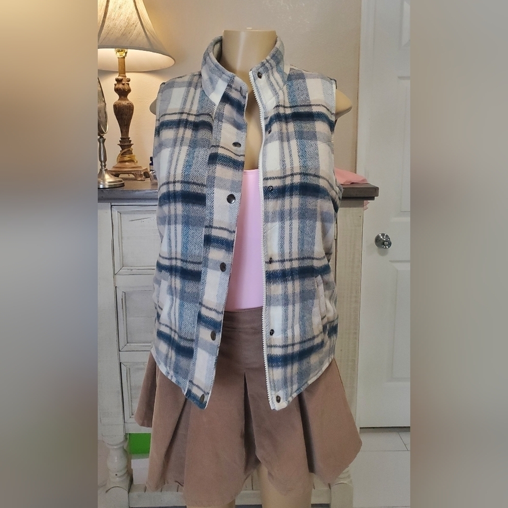 Christopher&Banks Size P/S Blue and Tan Plid Cozy Vest With Sherpa Lining